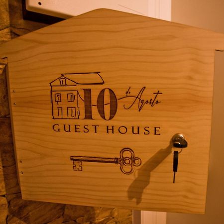 Guest House 10 De Agosto 피게이라다포즈 외부 사진