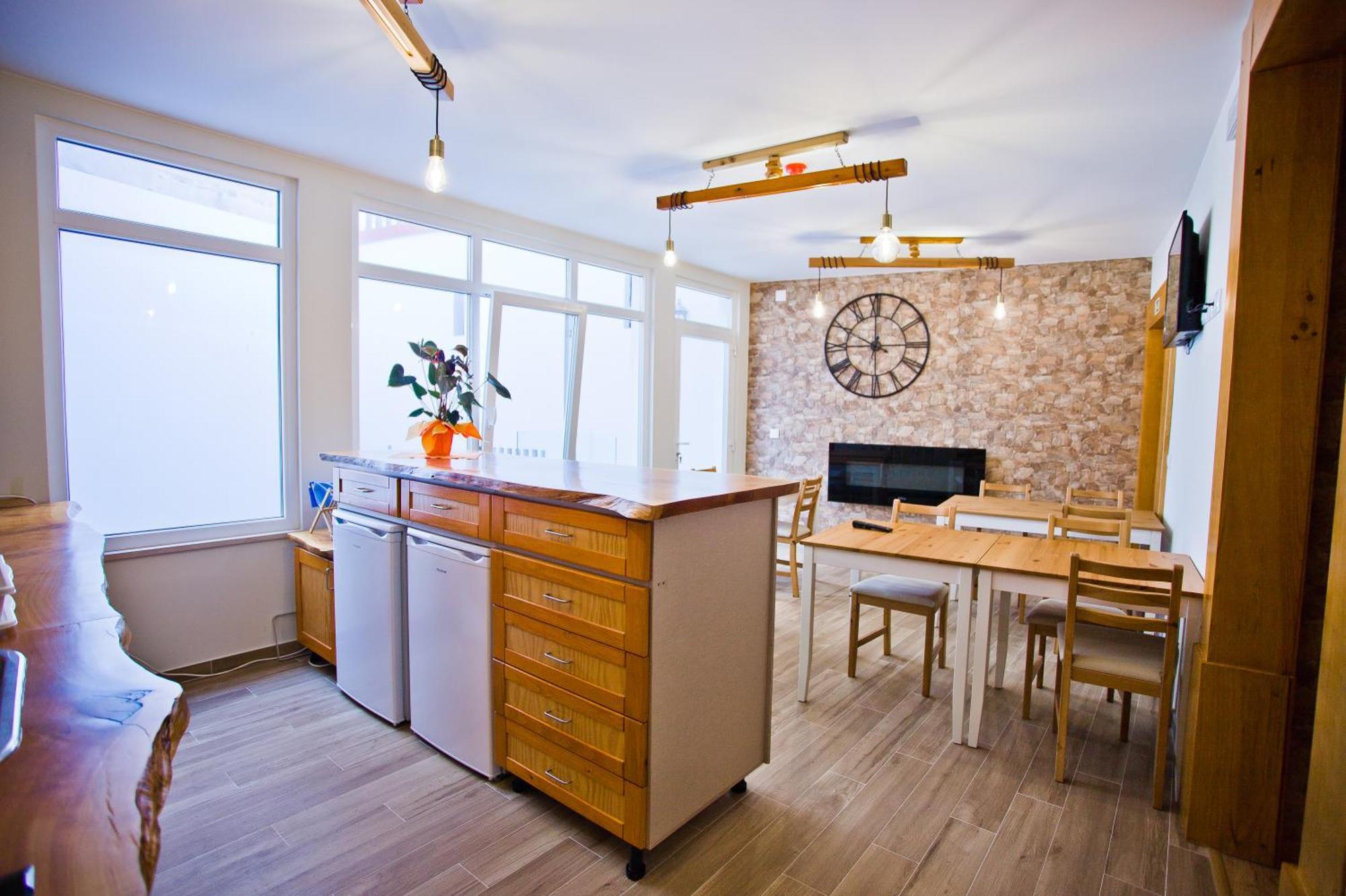 Guest House 10 De Agosto 피게이라다포즈 외부 사진