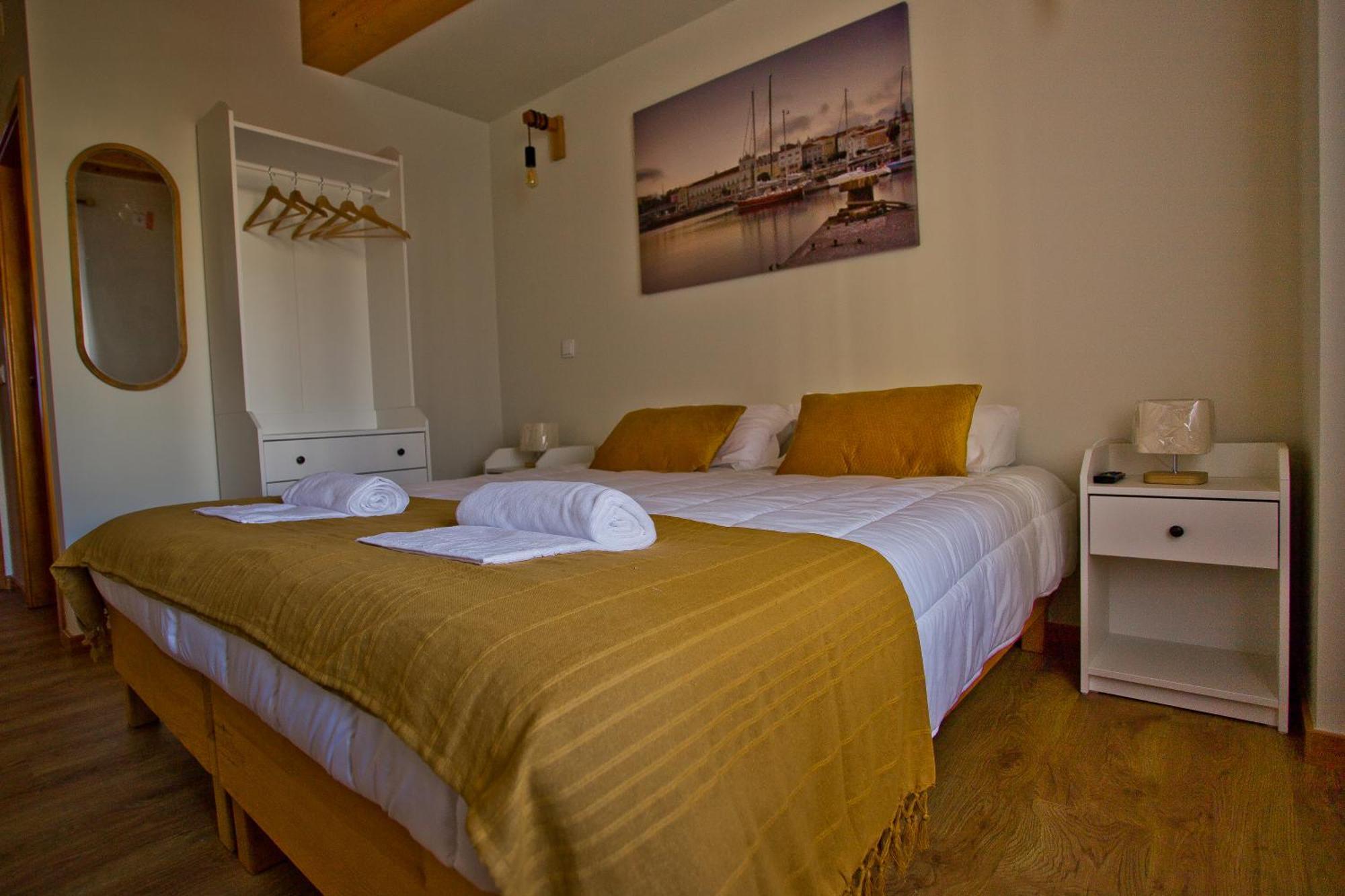Guest House 10 De Agosto 피게이라다포즈 외부 사진