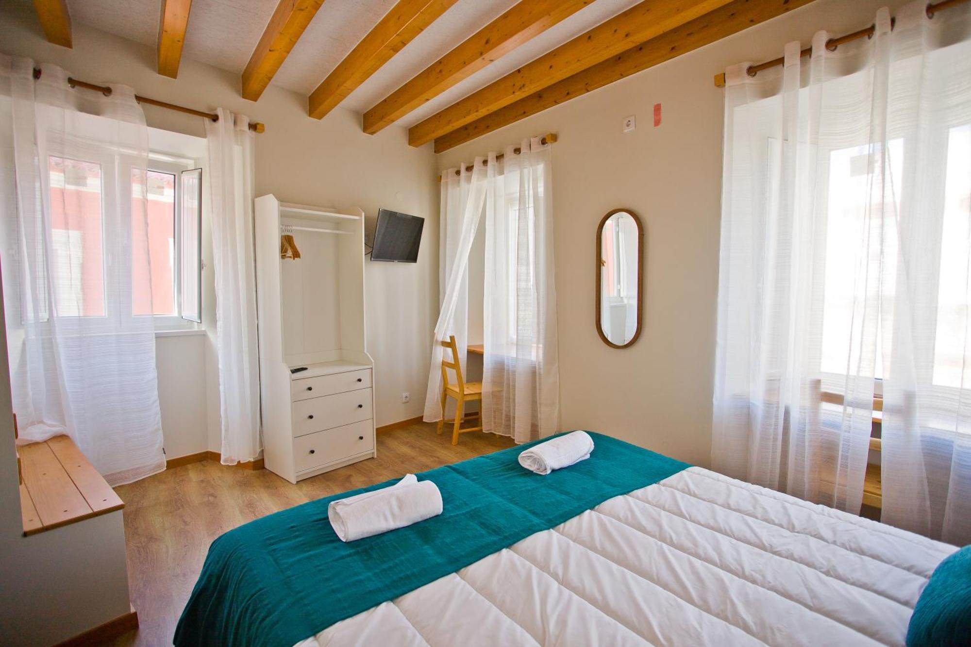Guest House 10 De Agosto 피게이라다포즈 외부 사진