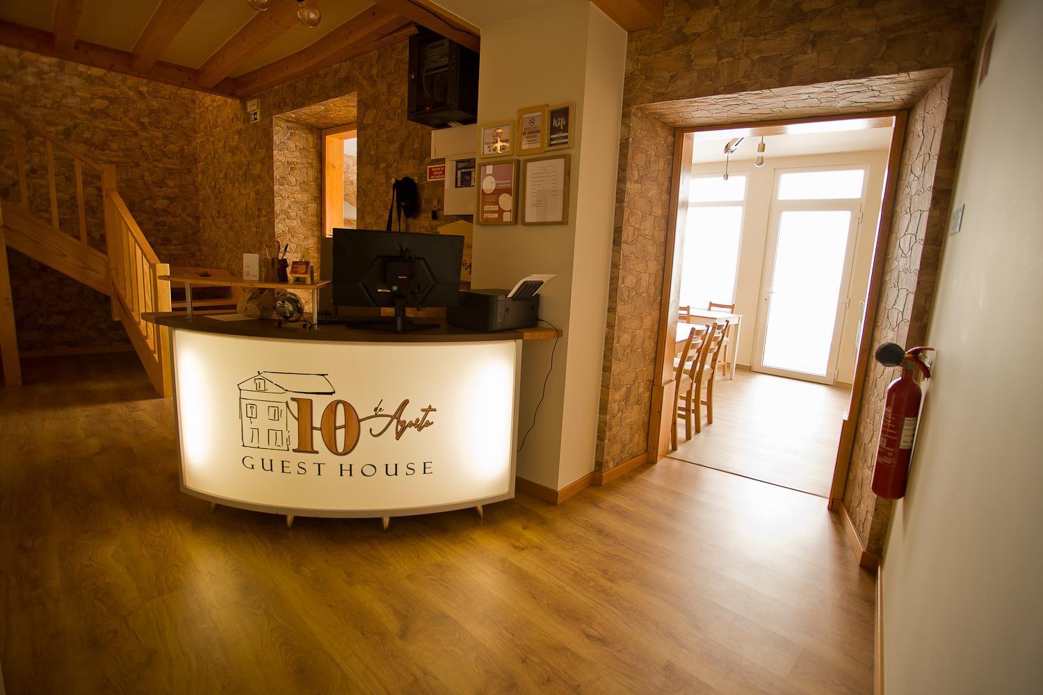 Guest House 10 De Agosto 피게이라다포즈 외부 사진
