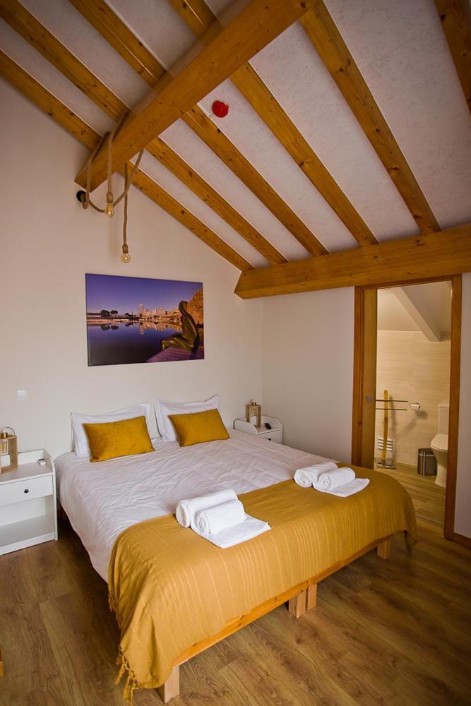 Guest House 10 De Agosto 피게이라다포즈 외부 사진