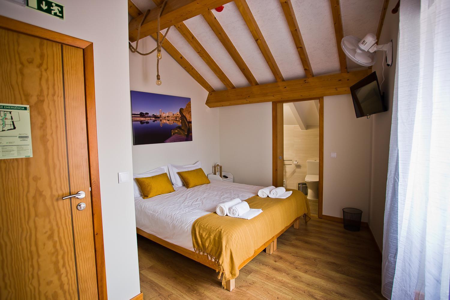 Guest House 10 De Agosto 피게이라다포즈 외부 사진